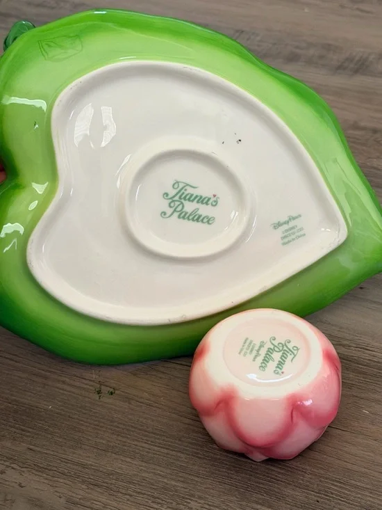 Tiana’s Place Leaf-Shaped Ceramic Tray with Pink Bowl Disney Princess and Frog - Picture 9 of 9